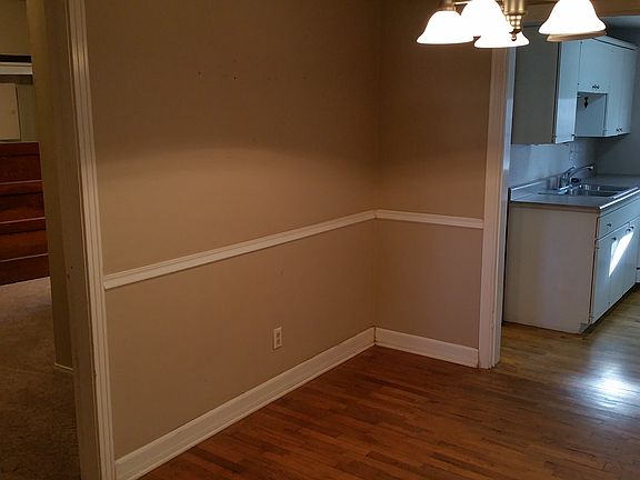 4th image of 213 S College St