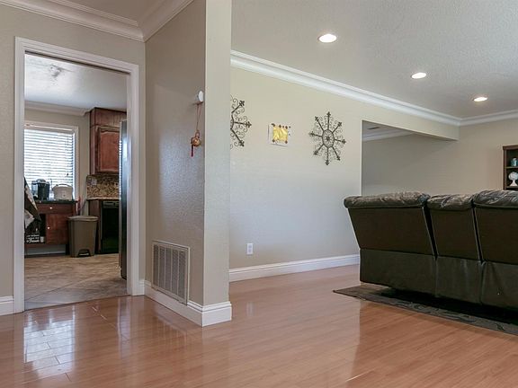 4th image of 2844 Admiral Dr
