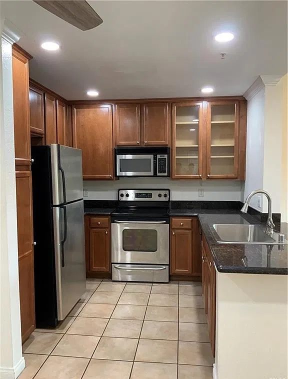 1 bed, 724 sqft, $2,200 — Photo 3