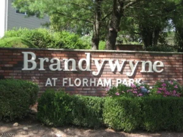 2 Rosemary Ct, Florham Park, NJ 07932