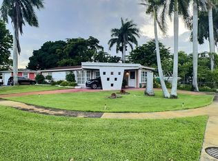 261 Tam O Shanter Dr, Palm Springs, FL 33461