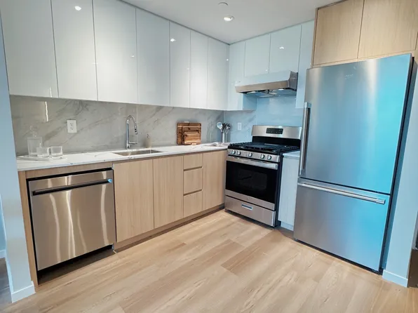 83-07 Queens Boulevard image 4 of 7