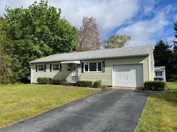967 Peckham Rd, New Bedford, MA 02745