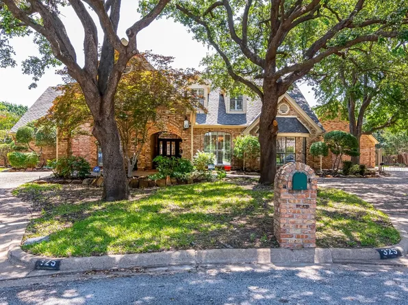 325 Charleston Pl, Hurst, TX 76054