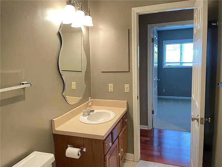 10 Southwick Ct — Photo 11