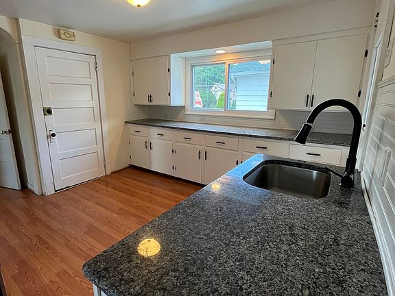 4th image of 118 Ethel St #2