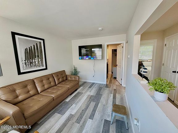 3rd image of 223 Hamilton Avenue