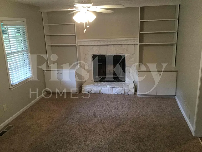 1775 Independence Dr — Photo 2