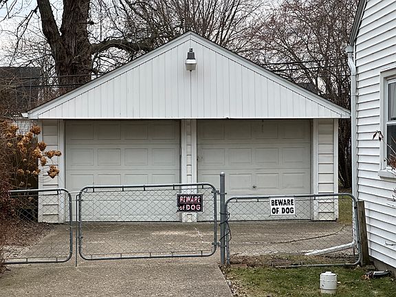 3rd image of 22334 Lange St