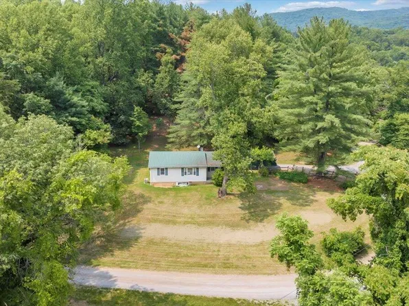 545 Orange Ln, Troutville, VA 24175
