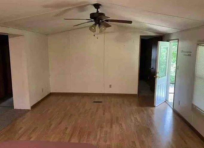 4 bed, 2016 sqft, $1,400 — Photo 3
