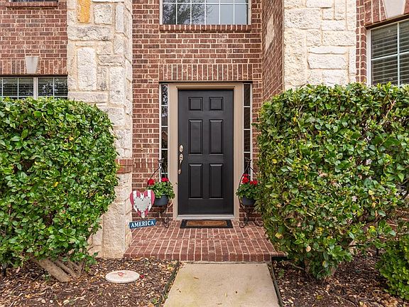 3rd image of 2091 Glencoe Dr