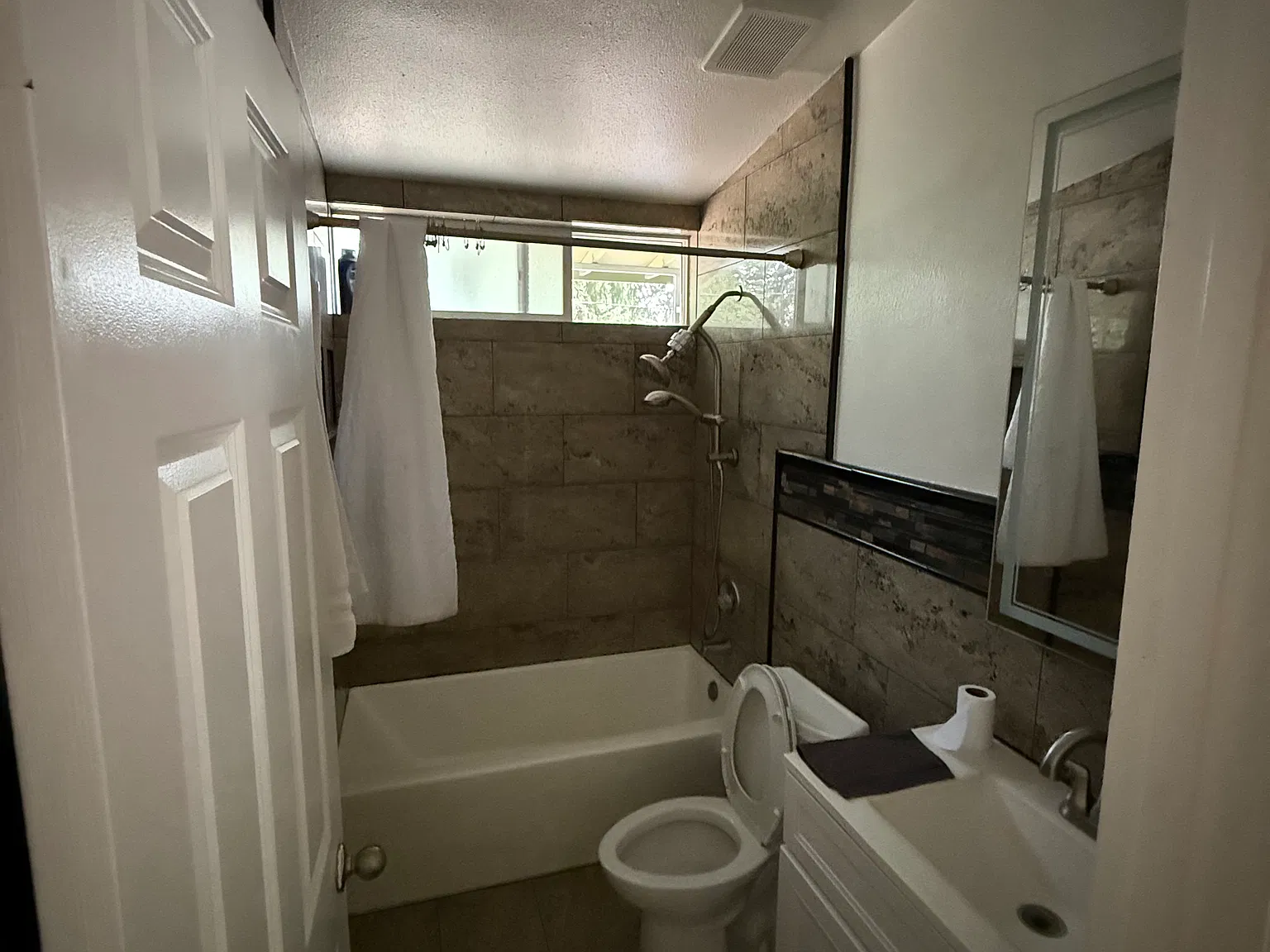 2 bed, 864 sqft, $2,500 — Photo 3