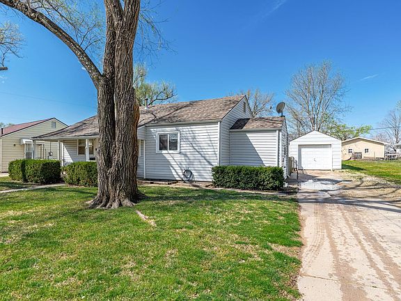 5th image of 705 Maplewood Dr