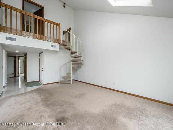 4th image of 1660 Bay Boulevard #105