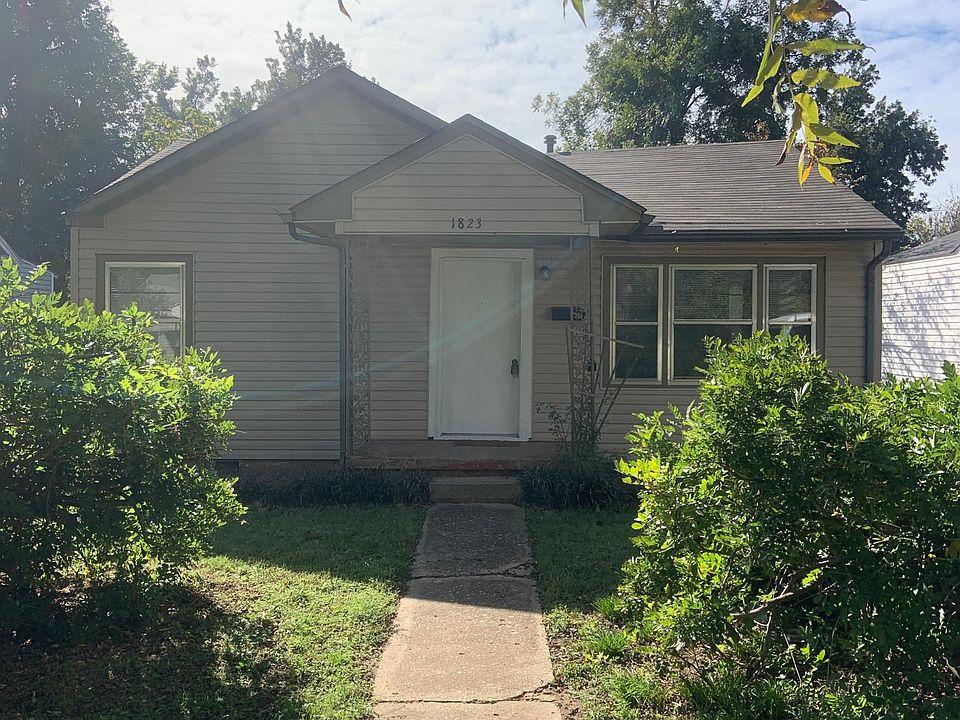 1st image of 1823 W Dakota Ave