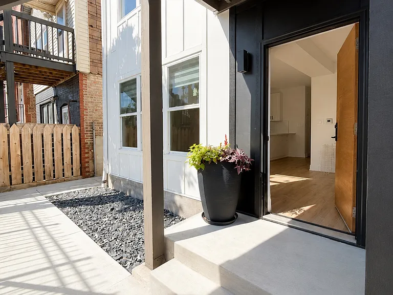 1810 W 23rd St #1 — Photo 4