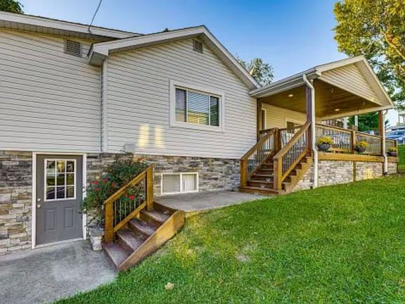 Designed for comfort, the stairs are split into two manageable sets of 4 and 5 steps_ideal for those who prefer shorter flights.