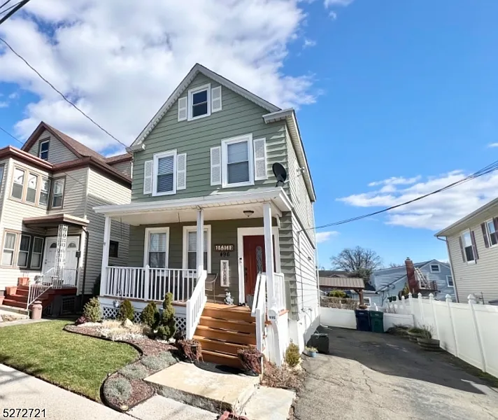 496 Mckeon St photo 1