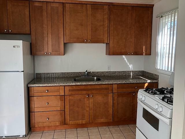 2nd image of 418 S Willard Ave