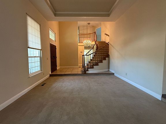3rd image of 606 Los Pinos Ave