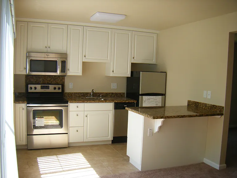 Garden-style complex in great Pleasant Hill — Photo 5