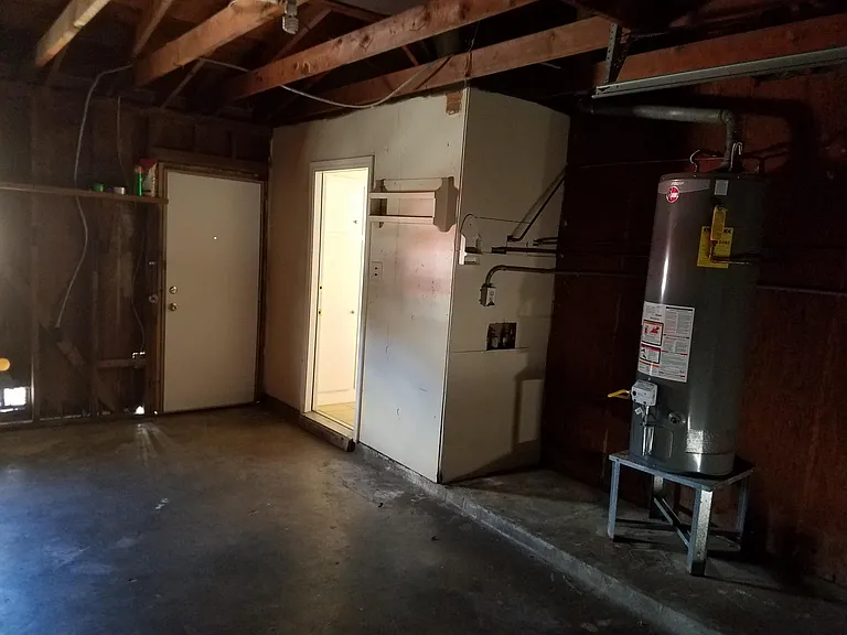 387 Covina Ave — Photo 11