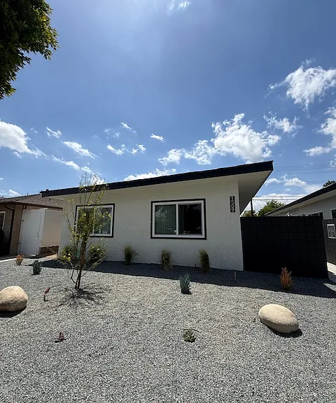 1509 N Hollywood Way #C — Photo 1