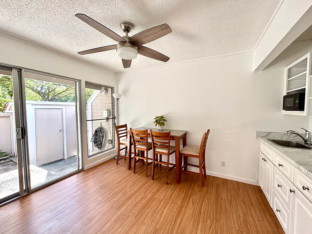 Building Photo - 44-121 Laha St #2