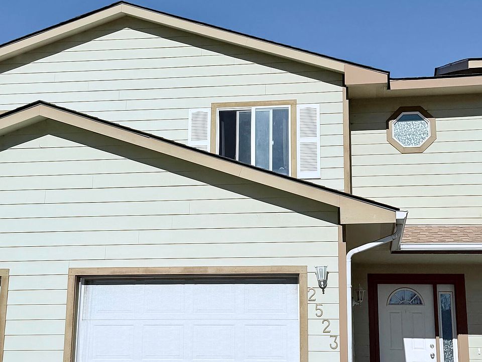 1st image of 2523 Meadow Cir