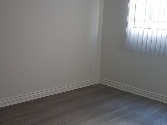 5th image of 15436 Vanowen St #5