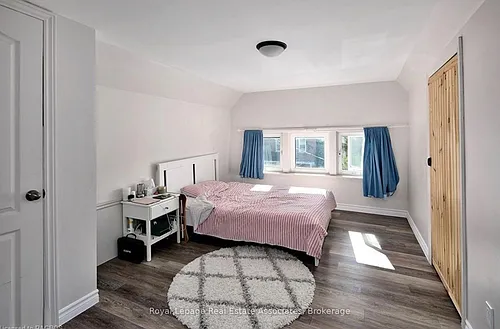 1114 4th Ave E #3 Photo 1