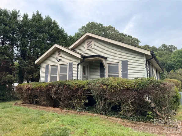 2475 Shelton Ave, Statesville, NC 28677
