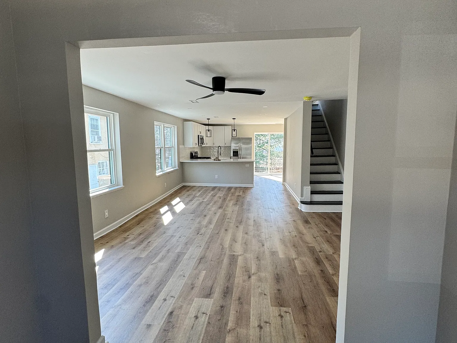 628 E Springfield Rd — Photo 3