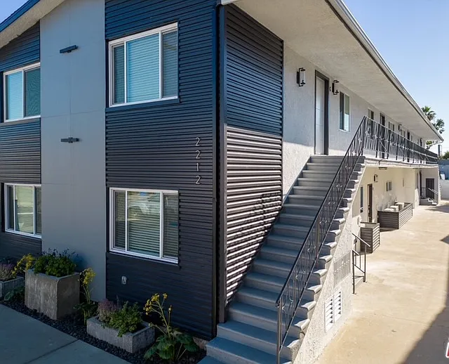2 bed, 700 sqft, $3,100 — Photo 3