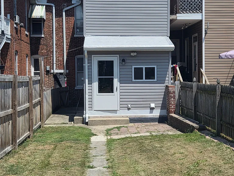 934 N Duke St — Photo 12