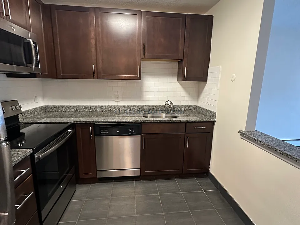 24 Whites Ave #14