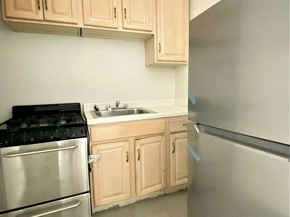 3rd image of 221 W 22nd St APT A1