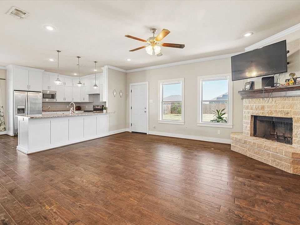 1st image of 109 Springleaf Ln