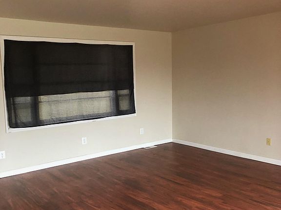3rd image of 2890 Sherman Dr