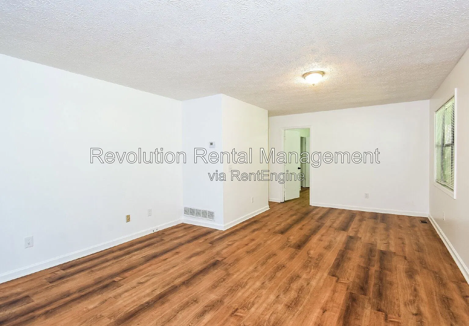 3 bed, 2.0 bath, 1300 sqft, $1,700 — Photo 3