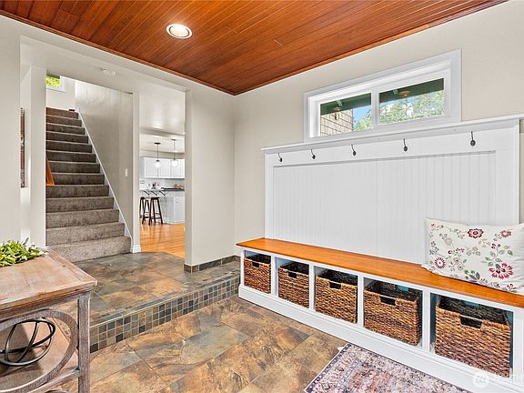 3rd image of 1406 Eskridge Boulevard SE