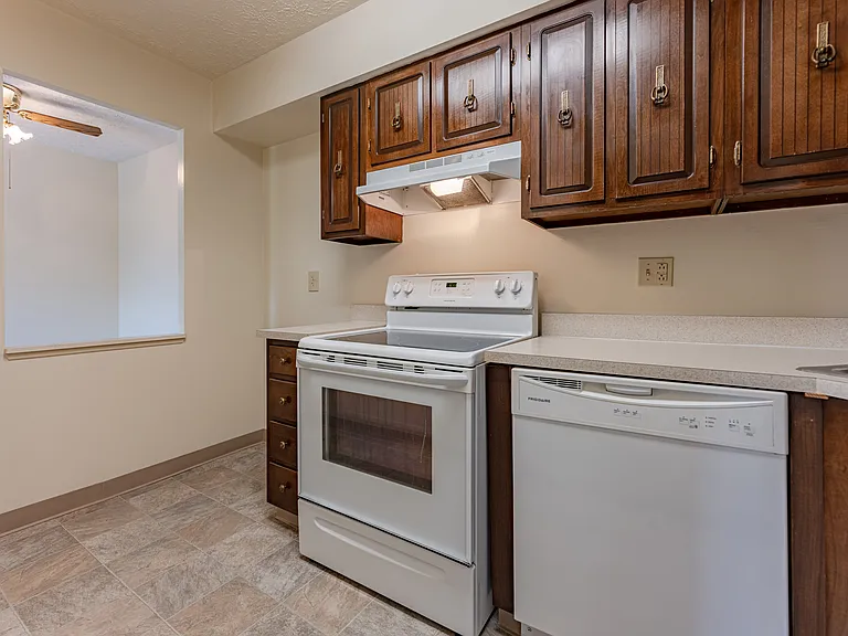 18001 Lakeshore Blvd #101 — Photo 7