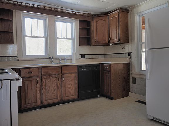 5th image of 312 Northeast Road