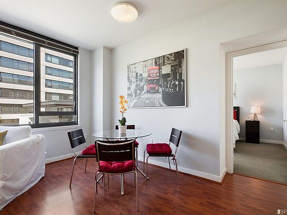 5th image of 260 King St Unit 571