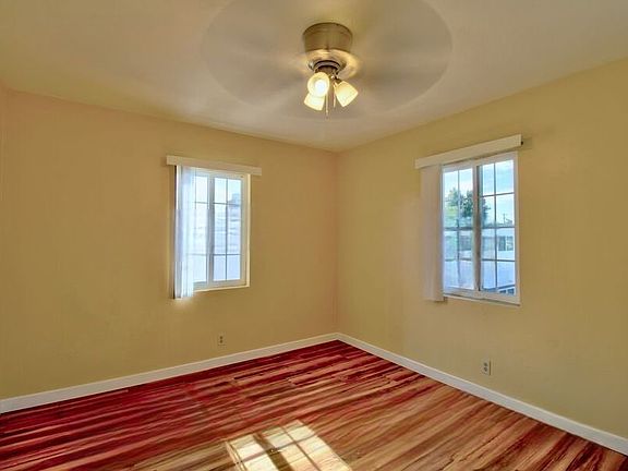 4th image of 2417 Meade Ave