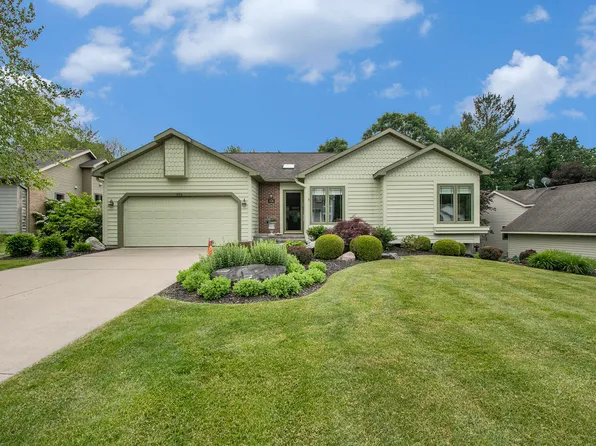 836 Meadowmeade Dr SE, Ada, MI 49301