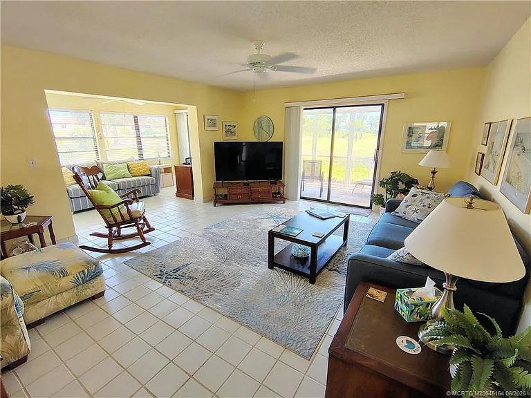 SE Sea Island Way — Photo 12
