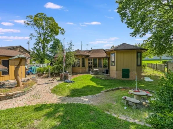 206 NE 76th Ter, Gladstone, MO 64118