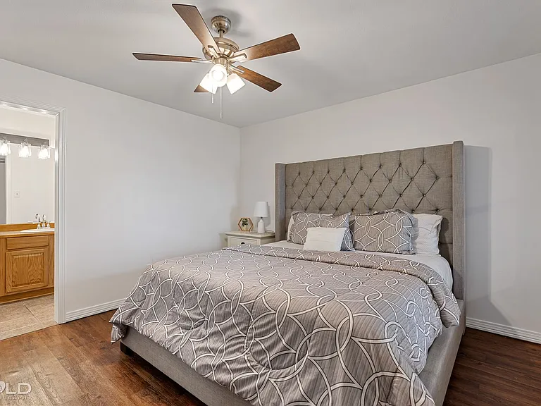 8 Meadow Creek Dr — Photo 10